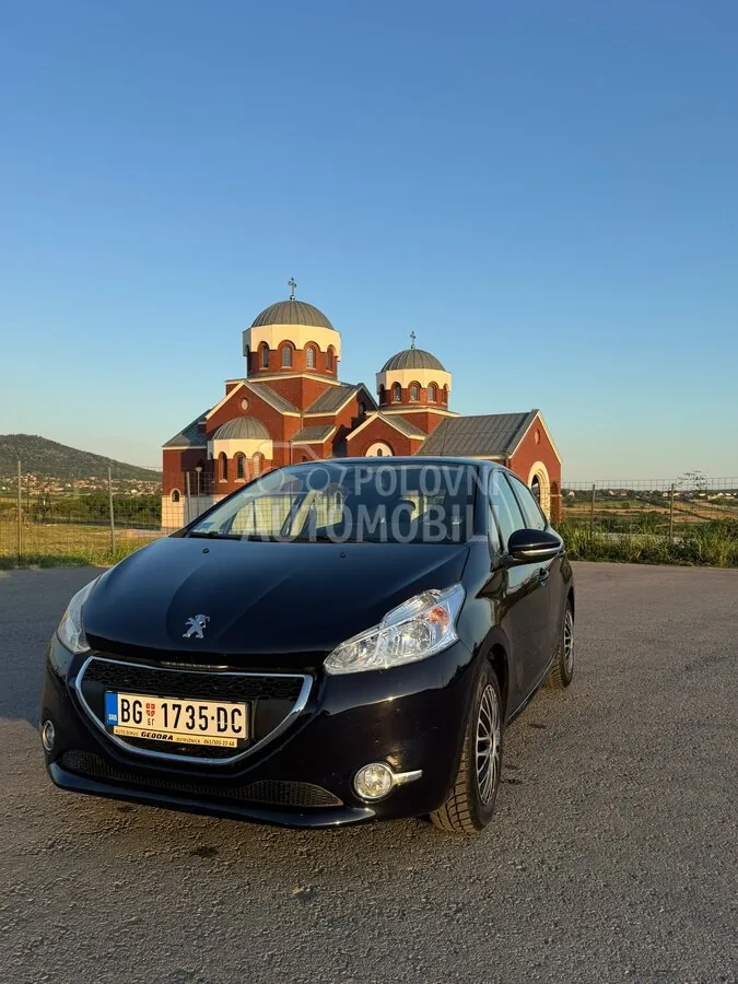 Peugeot 208 2015 photo 3