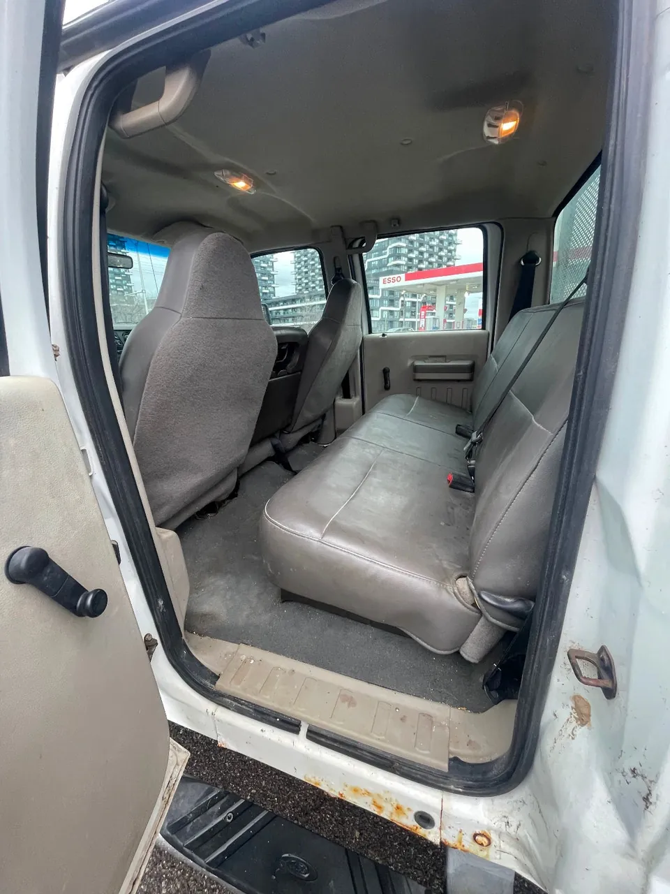 Ford F-550 2010 photo 2