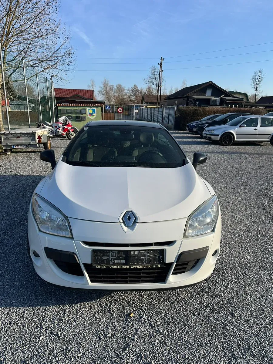 Renault Megane 2011 photo 2