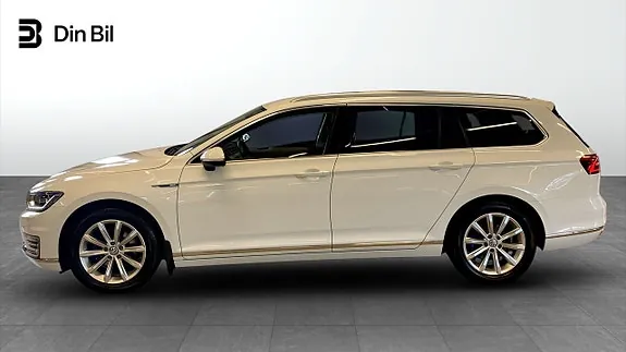 Volkswagen Passat 2018 photo 2