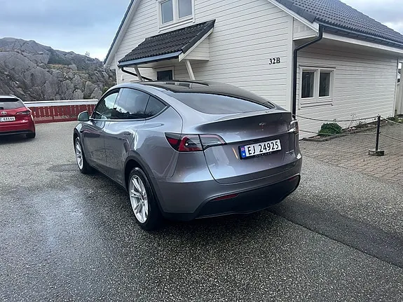 Tesla Model Y 2024 photo 4