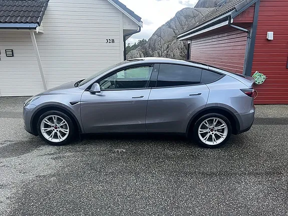 Tesla Model Y 2024 photo 3