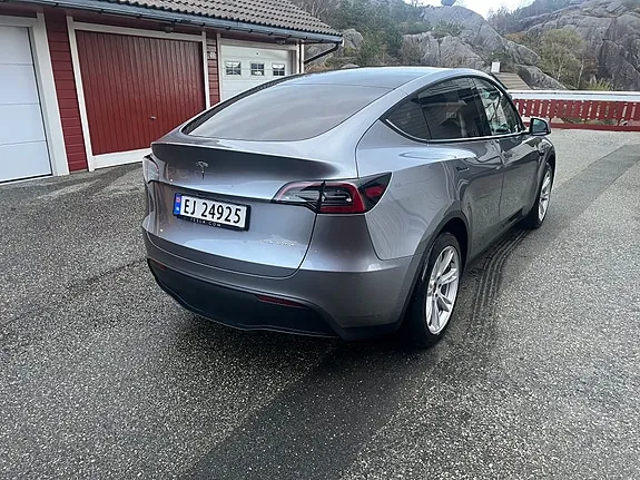 Tesla Model Y 2024 photo 5