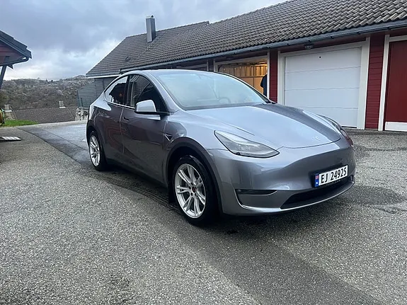 Tesla Model Y 2024 photo 2