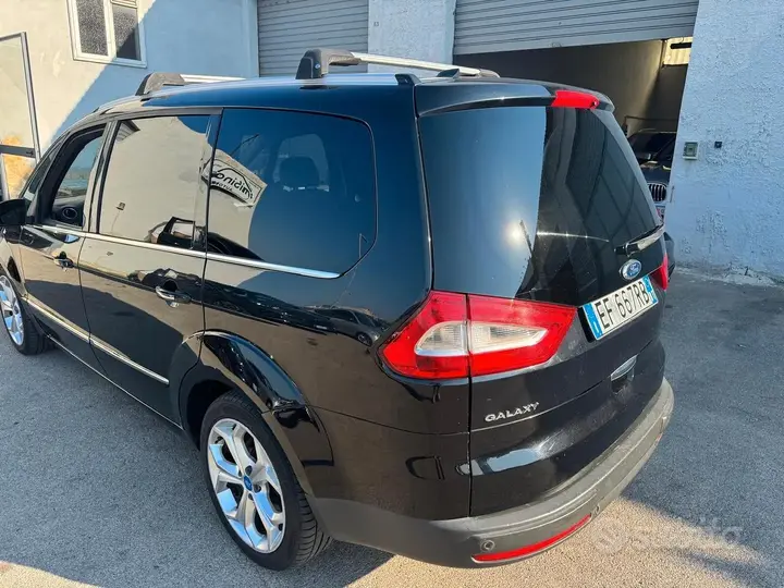 Ford Galaxy 2011 photo 4