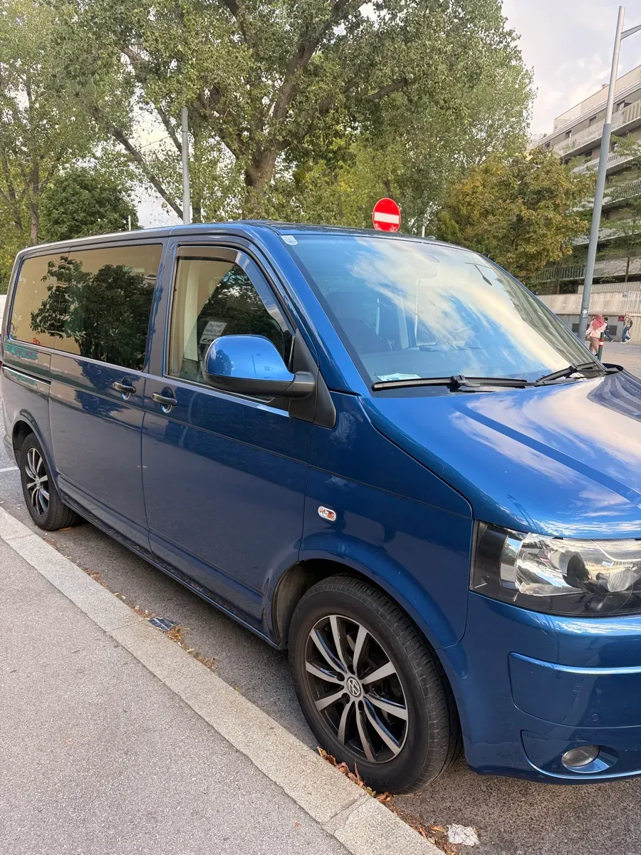 Volkswagen Multivan 2011 photo 3