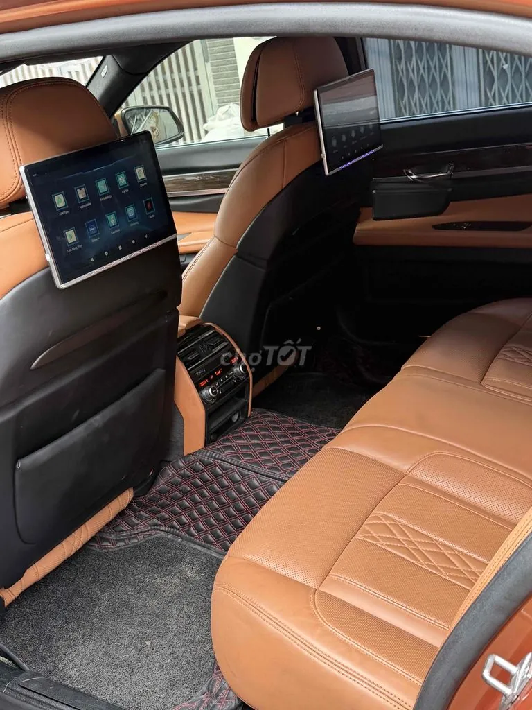 BMW 7 Series 2010 photo 4