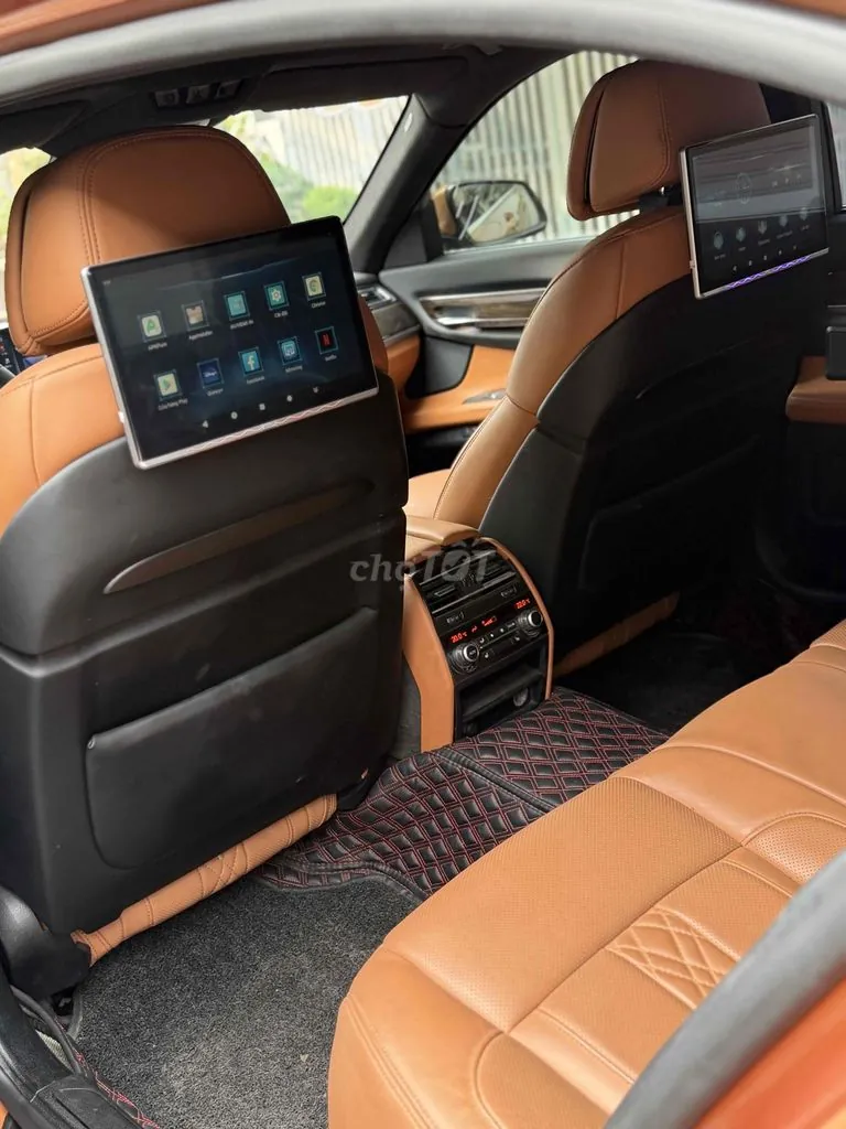 BMW 7 Series 2010 photo 3