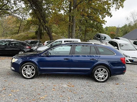 Skoda Superb 2011 photo 5
