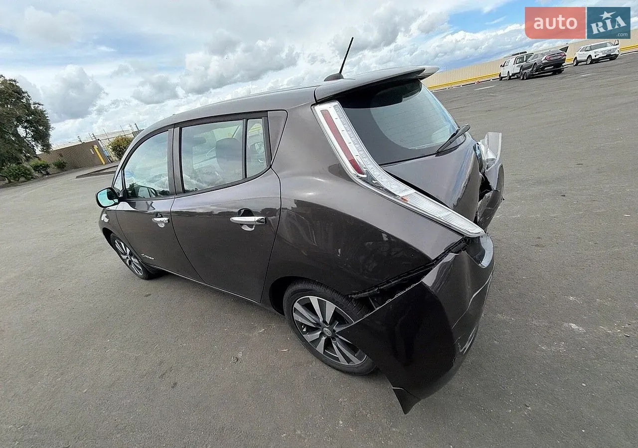 Nissan Leaf 2015 photo 4
