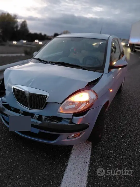 Lancia Ypsilon 2004 photo 2