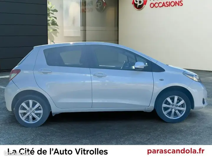 Toyota Yaris 2013 photo 4