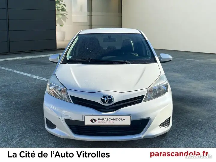 Toyota Yaris 2013 photo 2