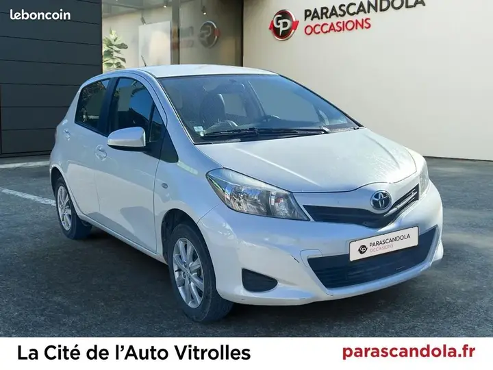 Toyota Yaris 2013 photo 3