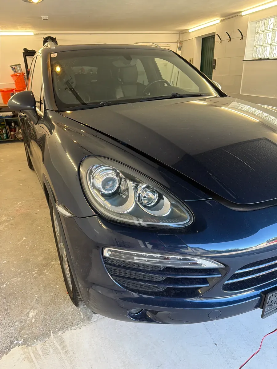 Porsche Cayenne 2011 photo 2