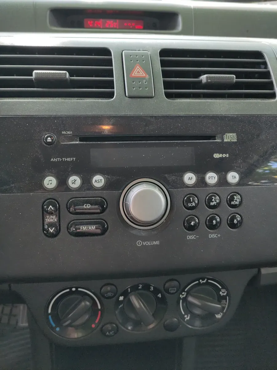 Suzuki Swift 2007 photo 2