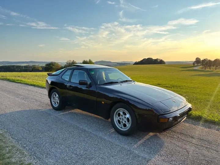 Porsche 944