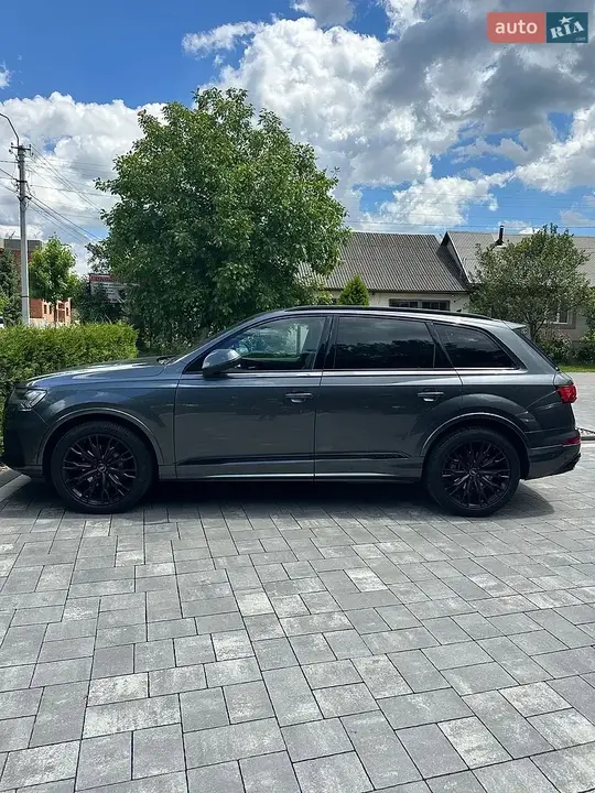 Audi Q7 2021 photo 2