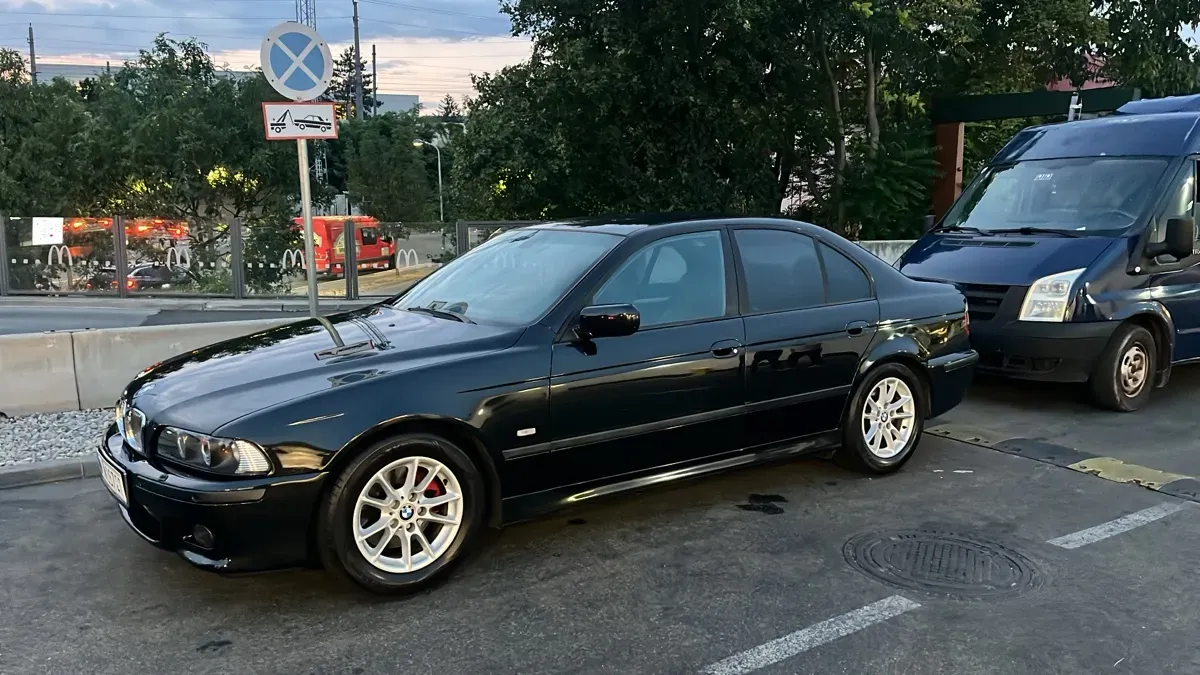 BMW 5 Series 2003 photo 2