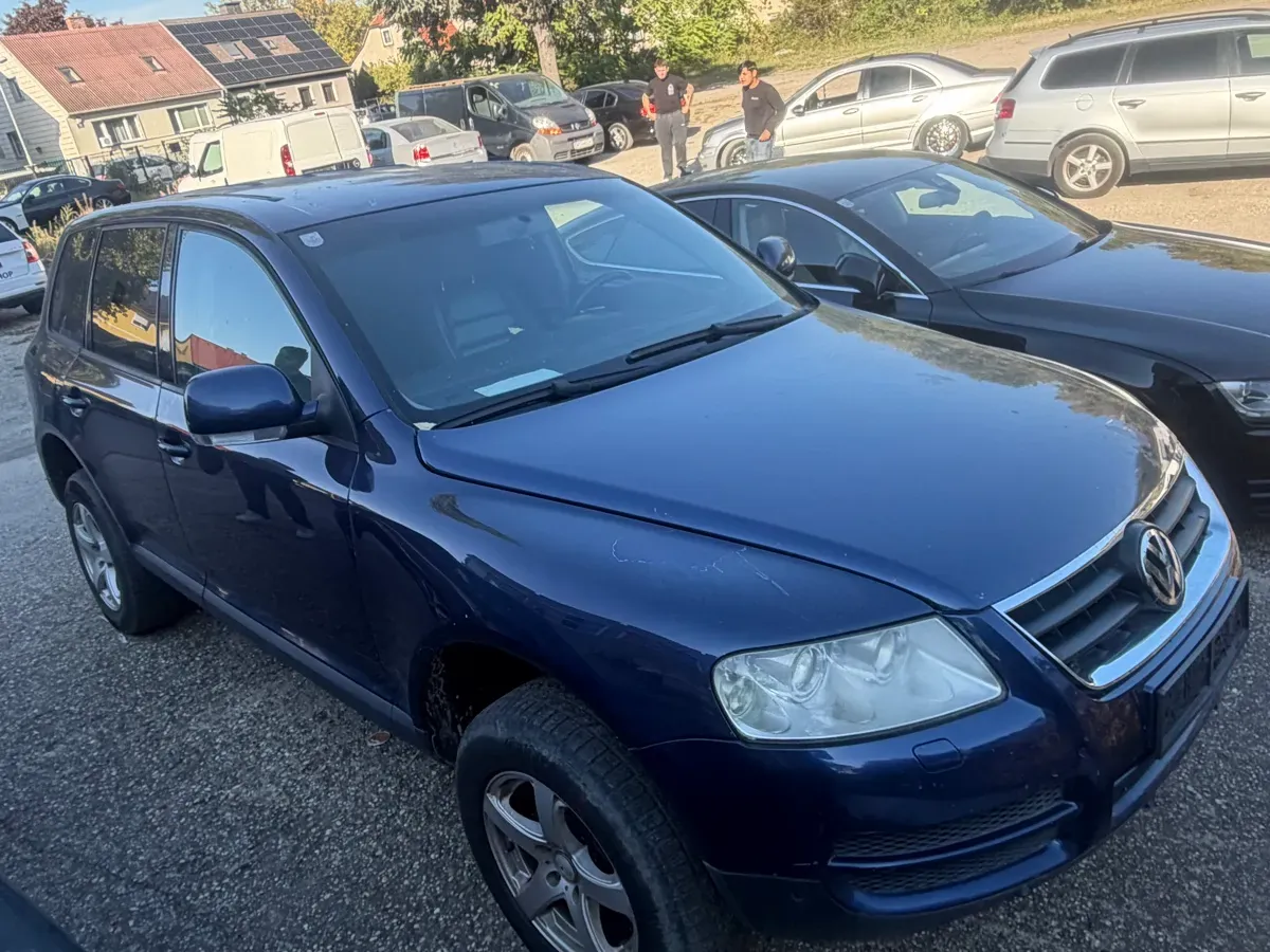 Volkswagen Touareg 2004 photo 2