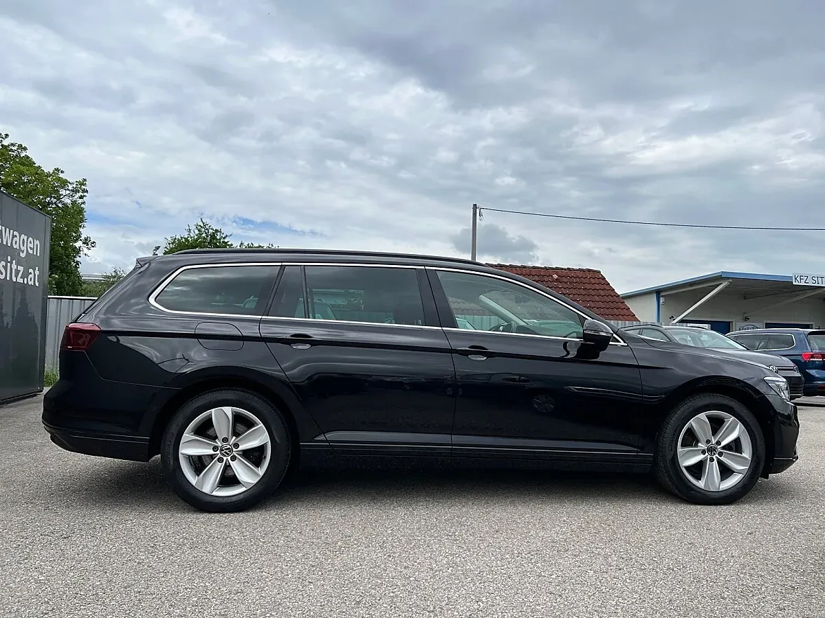 Volkswagen Passat 2023 photo 2