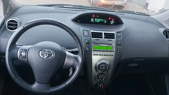 Toyota Yaris 2009 photo 3