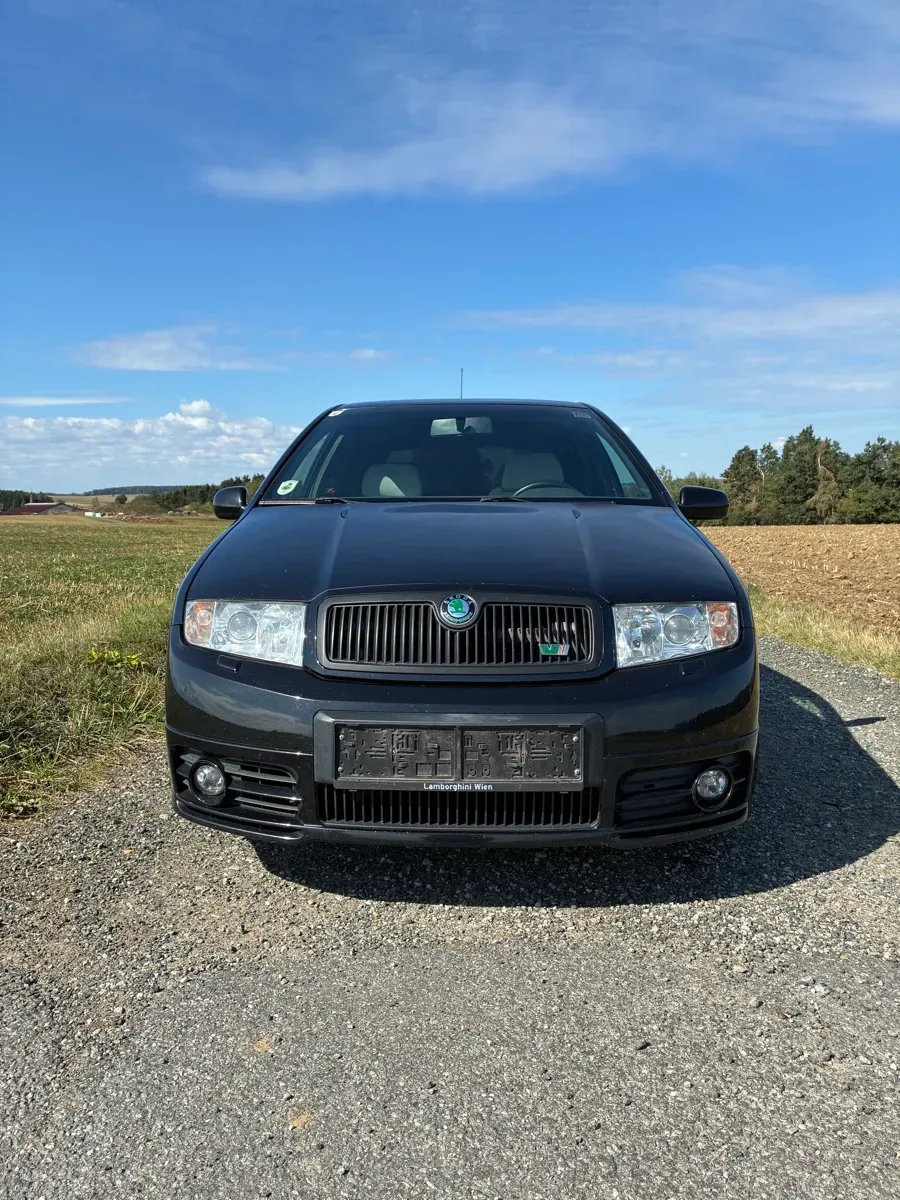 Skoda Fabia 2004 photo 2