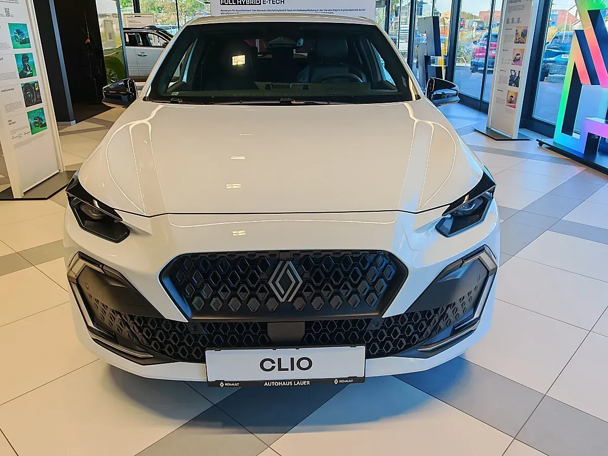 Renault Clio photo 2