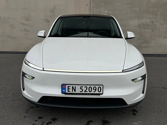 Tesla Model Y 2025 photo 3