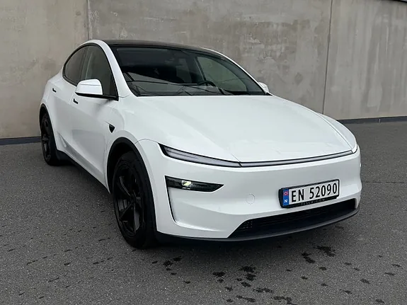 Tesla Model Y 2025 photo 2