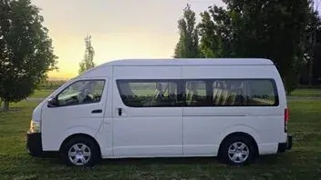 Toyota Hiace 2015 photo 3
