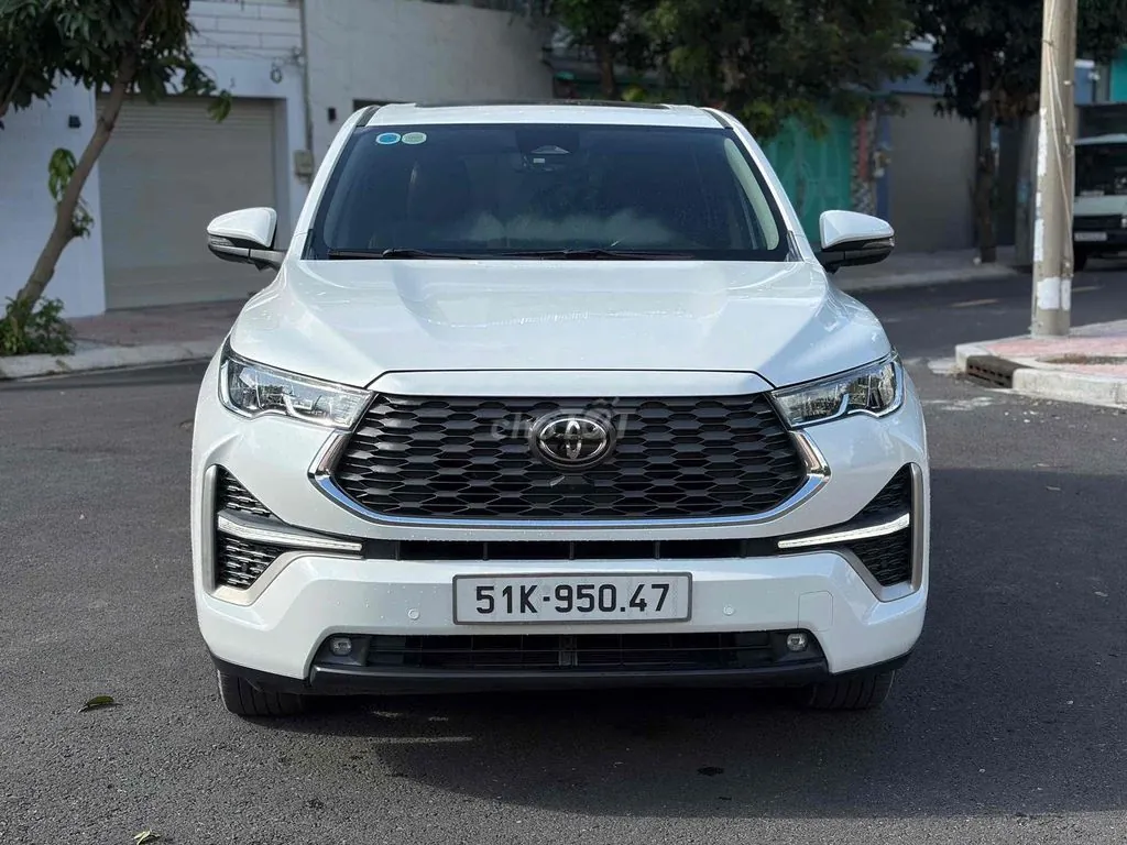 Toyota Innova Cross