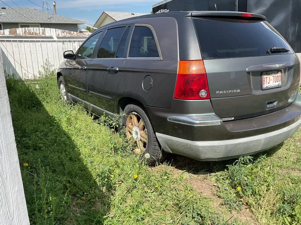 Chrysler Pacifica 2004 photo 2
