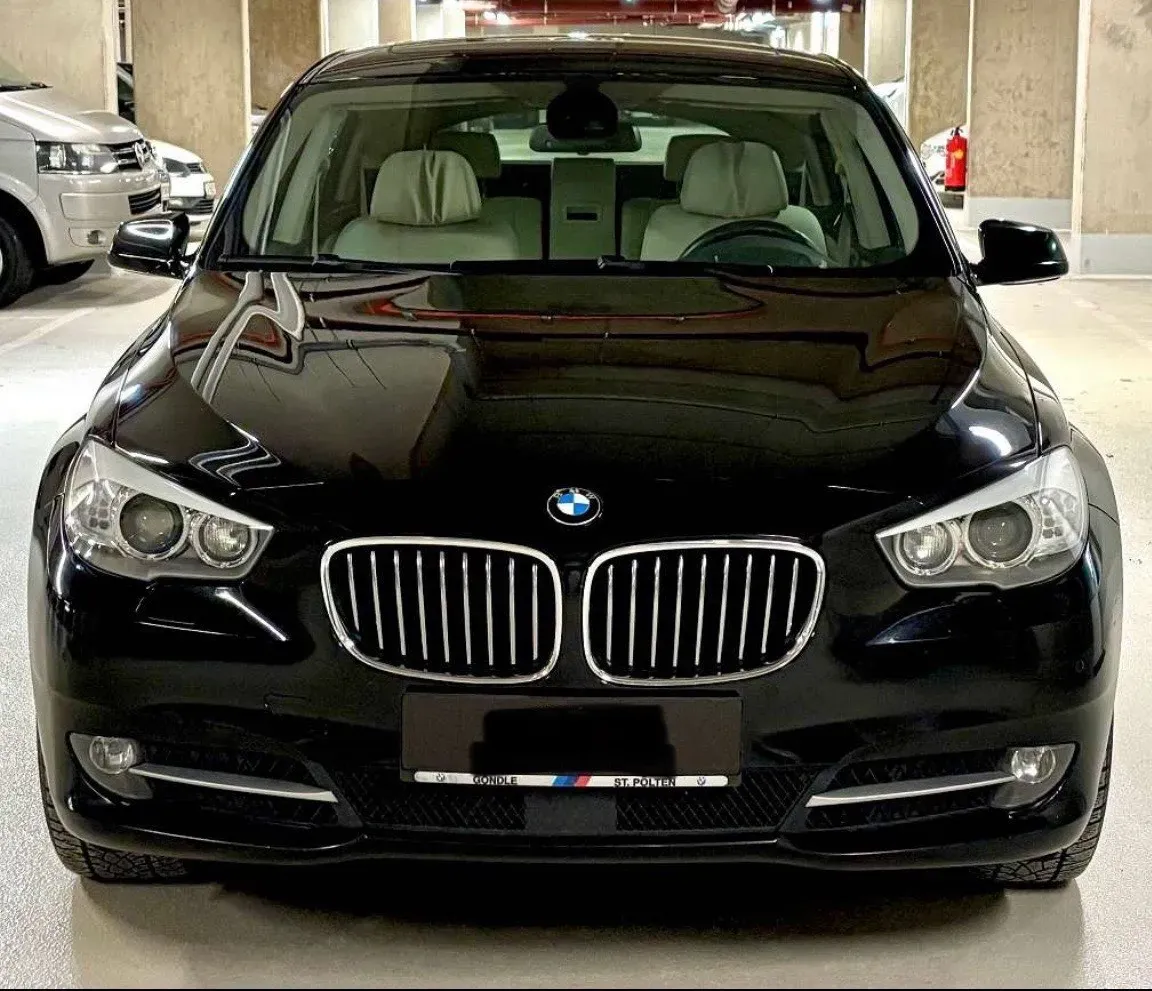 BMW 5 Series 2011 photo 2