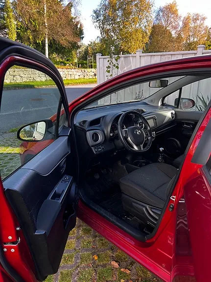 Toyota Yaris 2012 photo 4