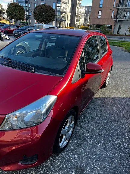 Toyota Yaris 2012 photo 2