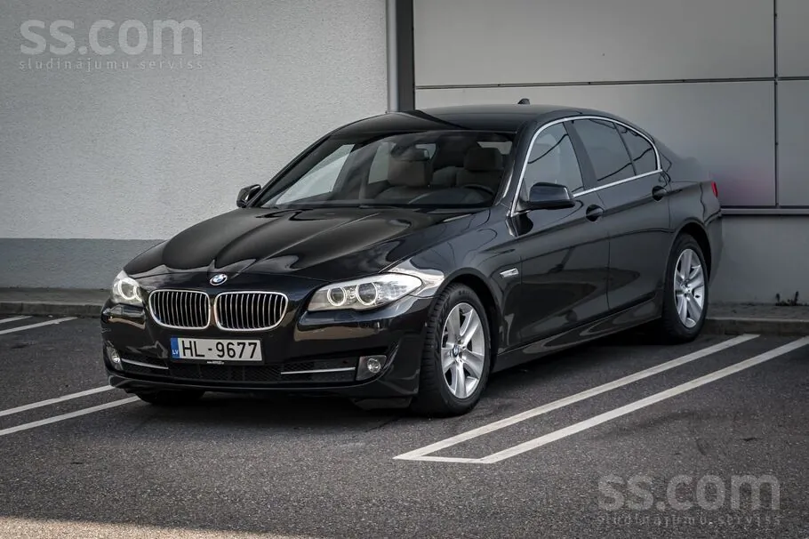 BMW 523I