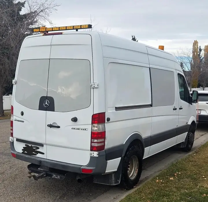 Mercedes-Benz Sprinter Van 2012 photo 3