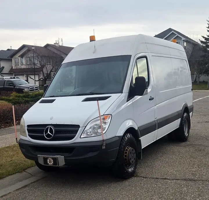Mercedes-Benz Sprinter Van 2012 photo 2