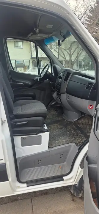 Mercedes-Benz Sprinter Van 2012 photo 5