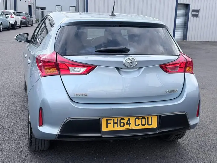 Toyota Auris 2014 photo 5