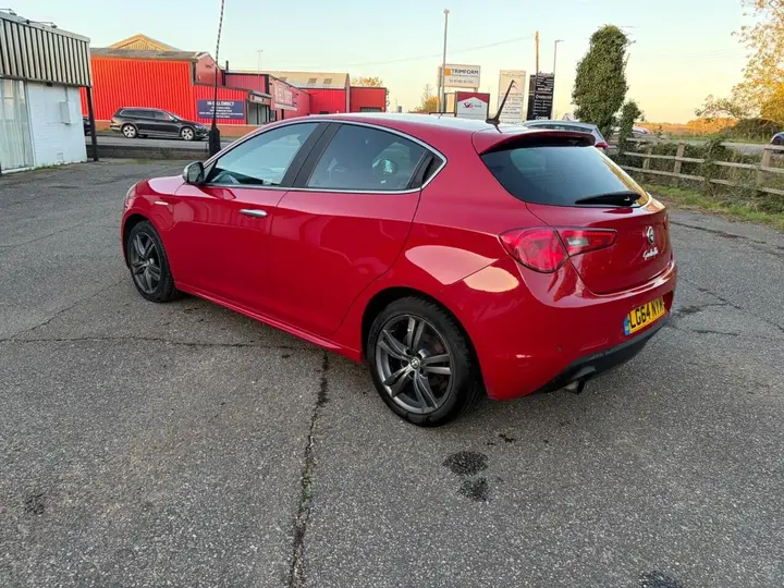 Alfa Romeo Giulietta 2014 photo 4