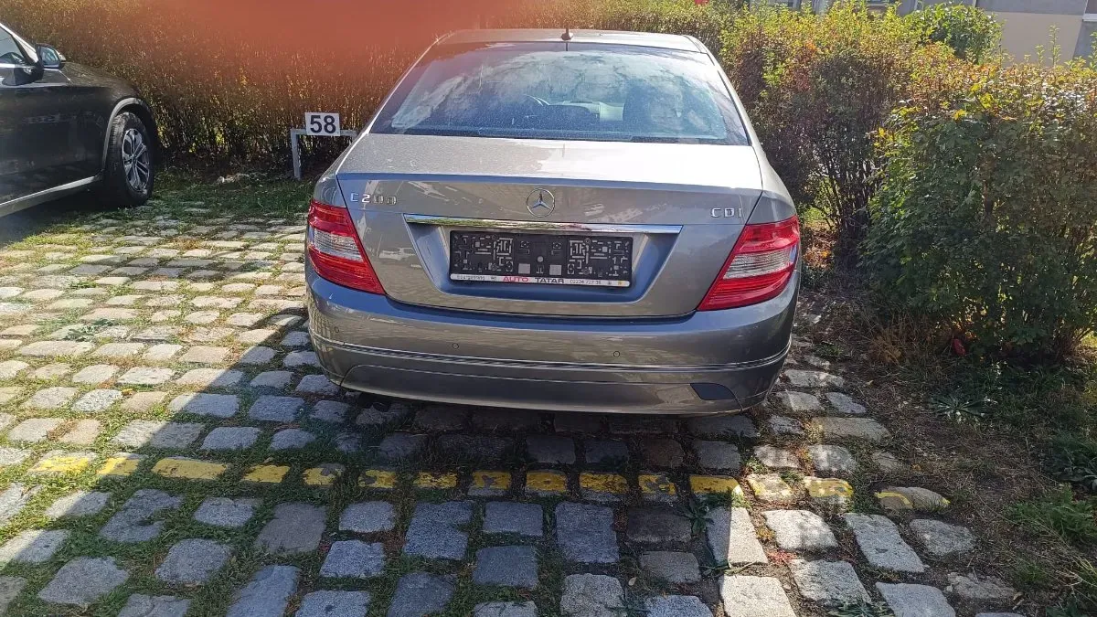 Mercedes-Benz C-Class 2010 photo 2