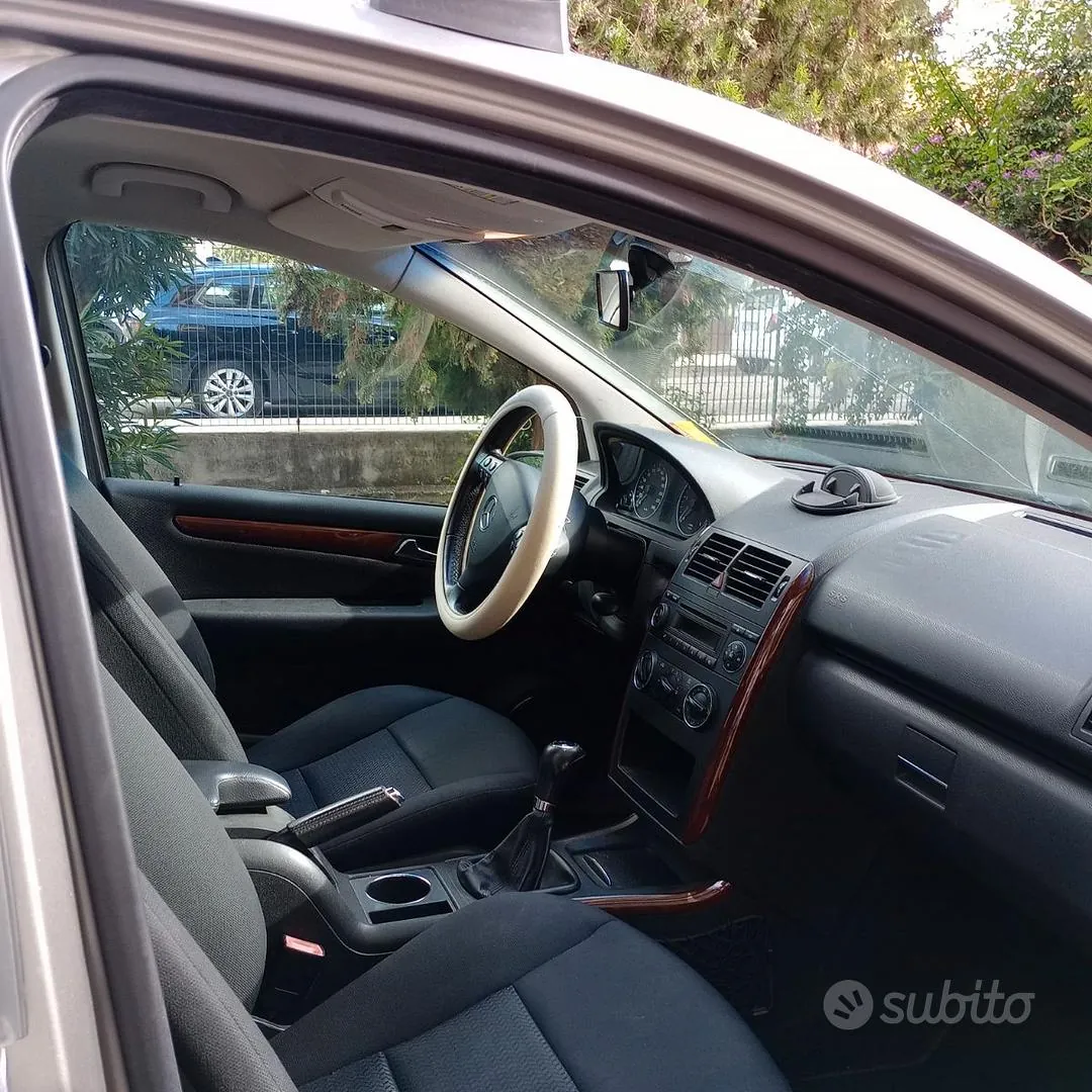 Mercedes-Benz A180