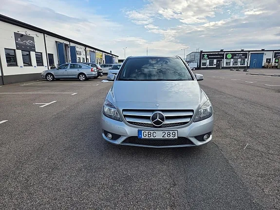 Mercedes-Benz B200 2013 photo 2