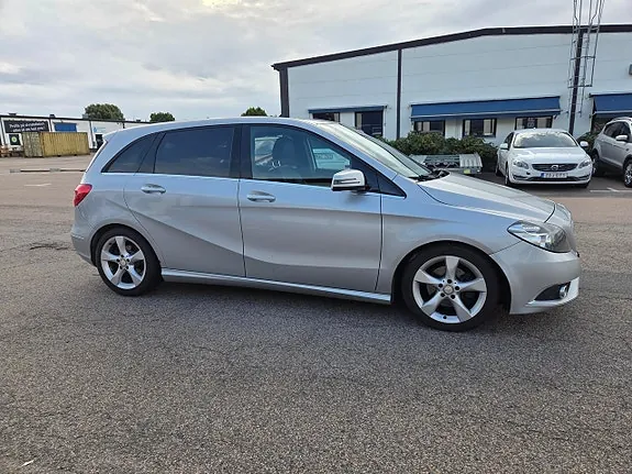 Mercedes-Benz B200 2013 photo 4