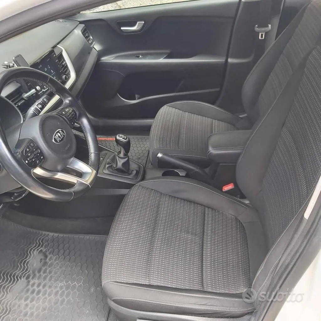 Kia Stonic 2018 photo 5