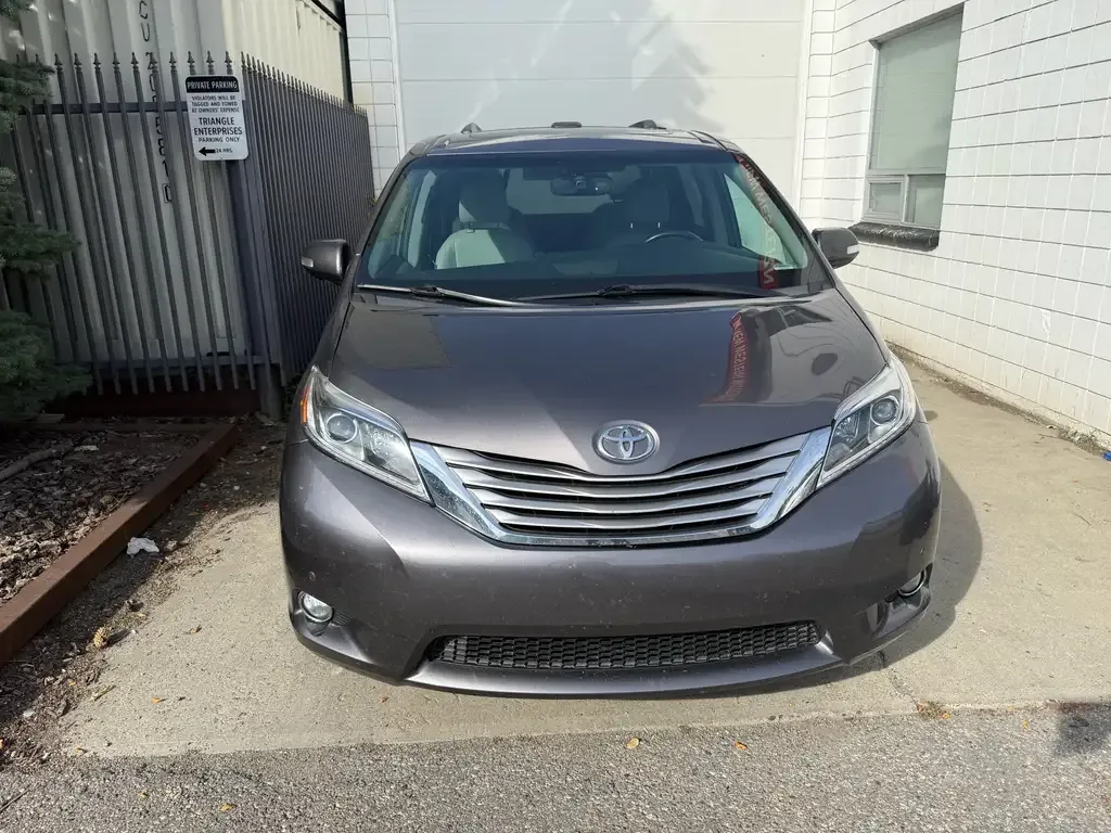 Toyota Sienna 2017 photo 2