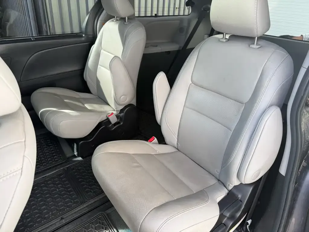 Toyota Sienna 2017 photo 5