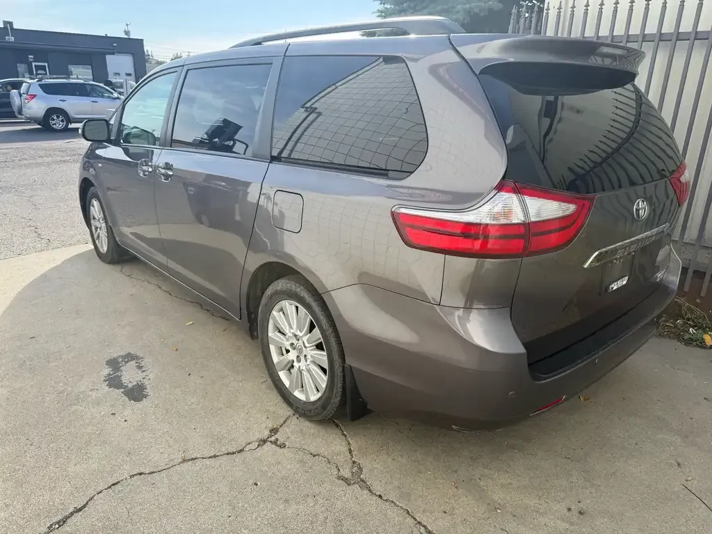 Toyota Sienna 2017 photo 3